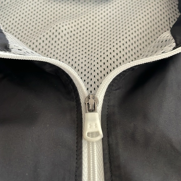 Under Armour kids’ jacket with rollaway hood size YLG - Picture 2 of 10